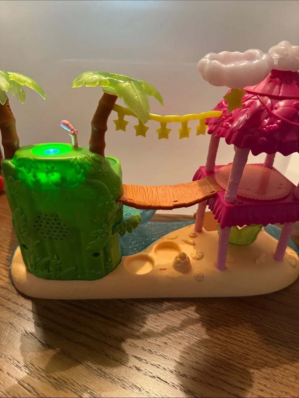 Hatchimals Colleggtible Tropical Island Party Set.